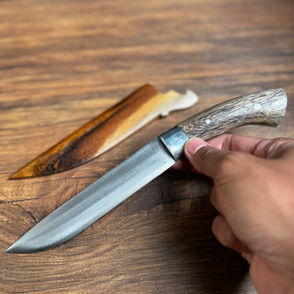 bushcraft knife spring steel blade side profile close up