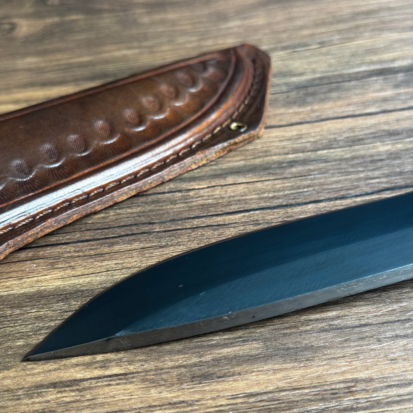 full tang hunting knife with tooled leather sheath